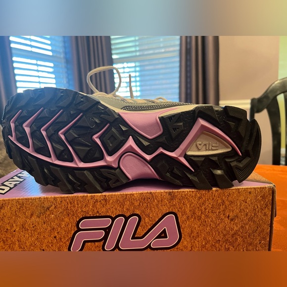 NIB Fila Day Hiker Size 9 - Picture 3 of 3